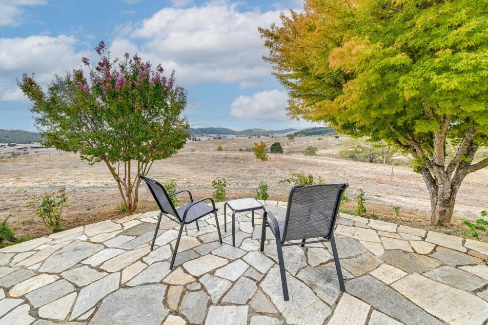 Romantic Vineyard Getaway in Oakland Mtn Views!